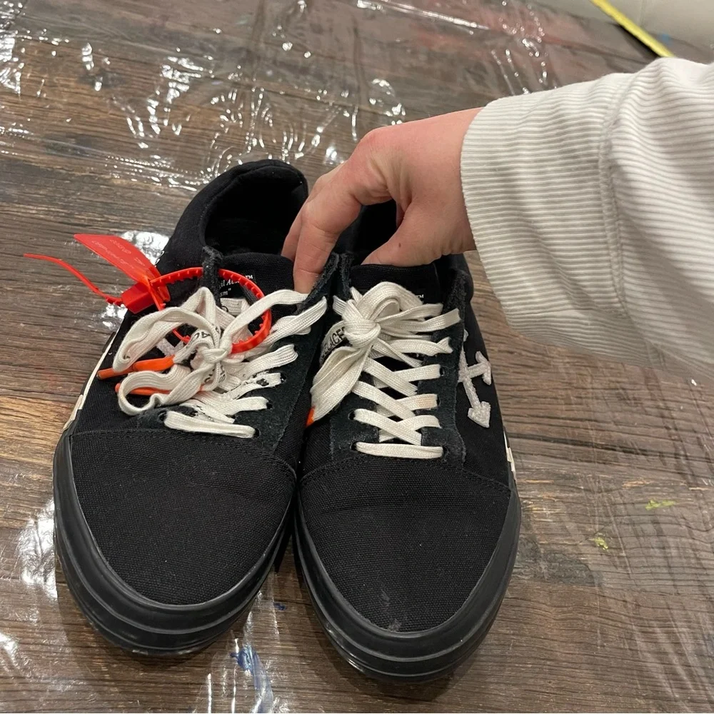 Off-White vulc low Black Striped Sneakers - Picture 7 of 10
